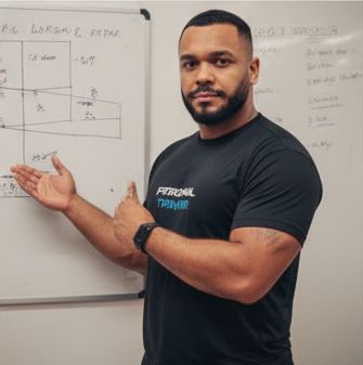 Coach Regis orientando